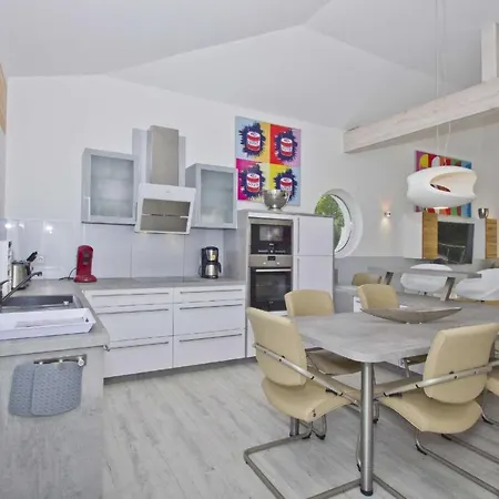 Bella-casa-haus-lee בית נופש גוהרן